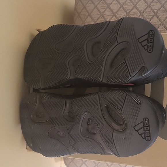 Sneakers - Picture 3 of 4